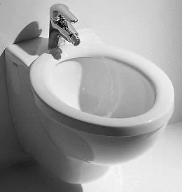 bidet závěsný Keramag Cleo 233620 vč. sifonu Clou bílý